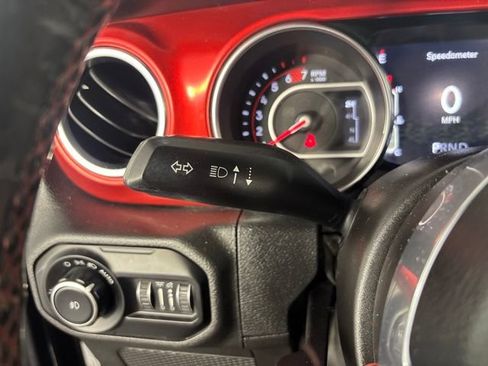Used 2021 Jeep Wrangler Unlimited Rubicon w/ Cold Weather Group AWD/4WD image 11