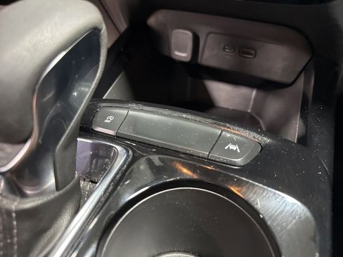 Used 2025 Chevrolet Trax LT w/ LT Convenience Package FWD image 27