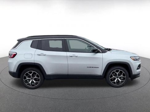 Used 2025 Jeep Compass Limited AWD/4WD image 13