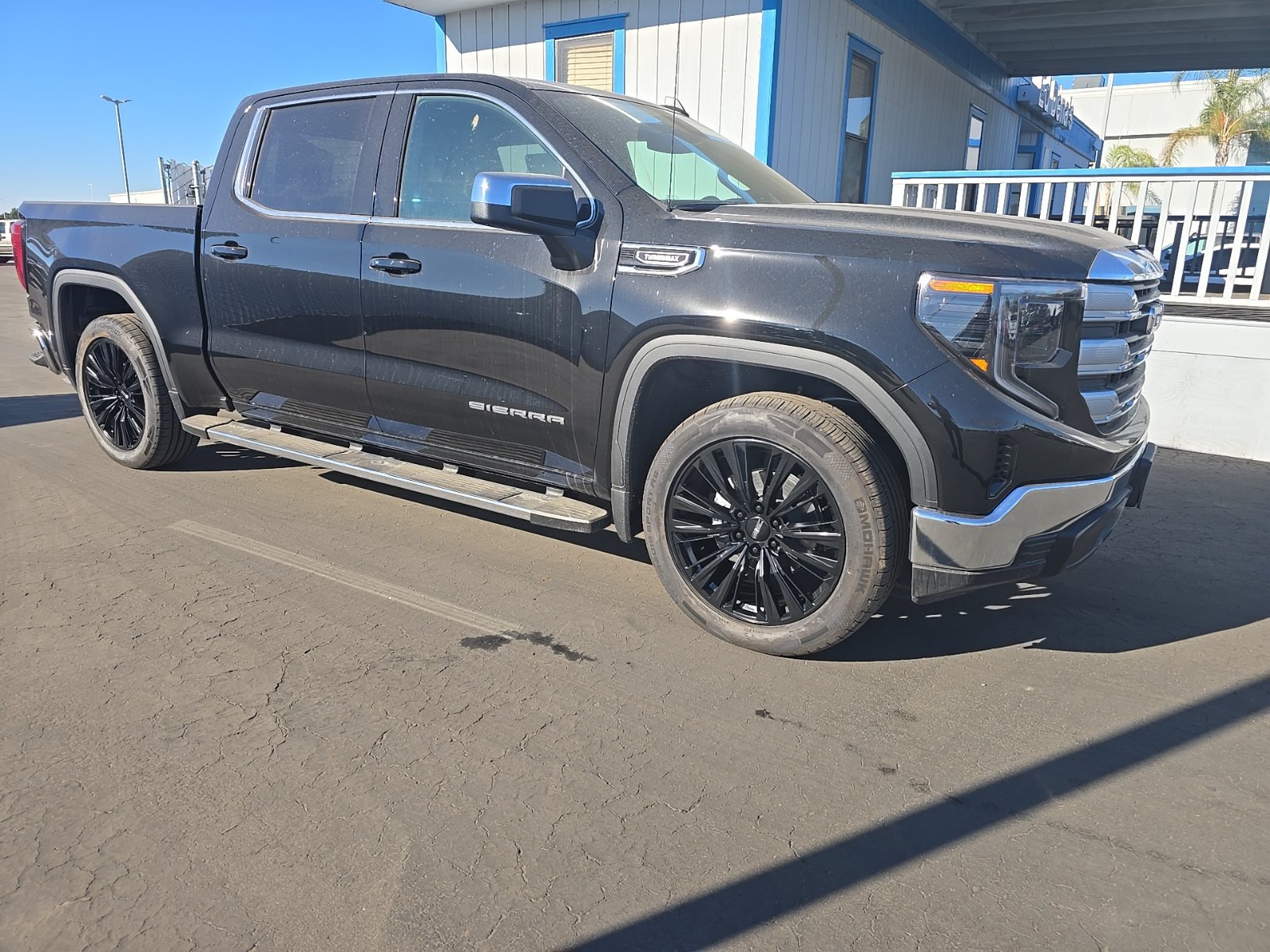 Used 2026 GMC Sierra 1500 SLE RWD image 1