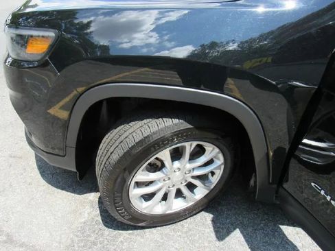 Used 2019 Jeep Cherokee Latitude w/ Popular Appearance Group image 15