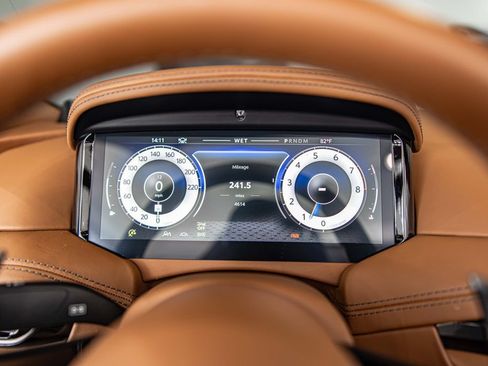 Used 2025 Aston Martin DB12 Convertible RWD image 23