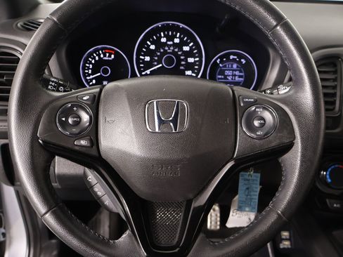 Used 2019 Honda HR-V Sport image 3