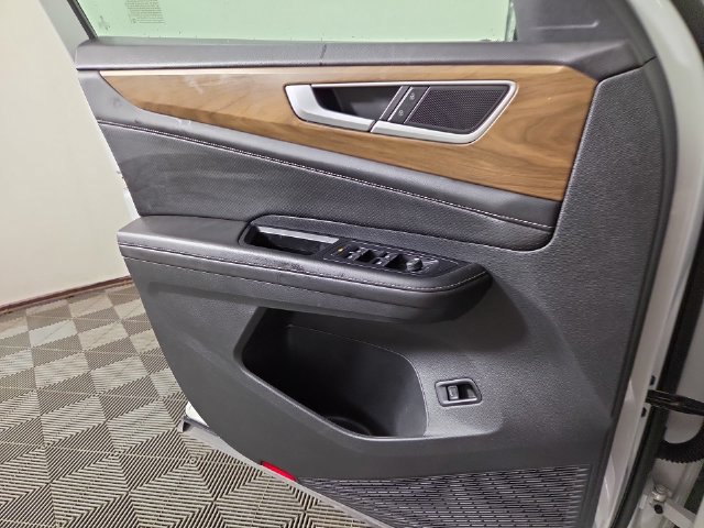 Used 2024 Volkswagen Atlas SE AWD/4WD image 32