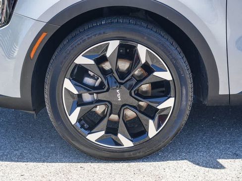 Used 2025 Kia Sorento EX w/ Panoramic Sunroof Package FWD image 11