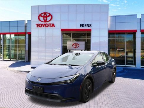 Certified 2025 Toyota Prius LE FWD image 10