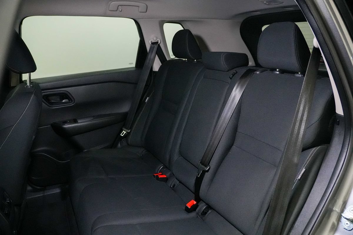 Used 2024 Nissan Rogue S AWD/4WD image 16