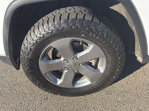 Used 2013 Jeep Grand Cherokee Trailhawk image 9