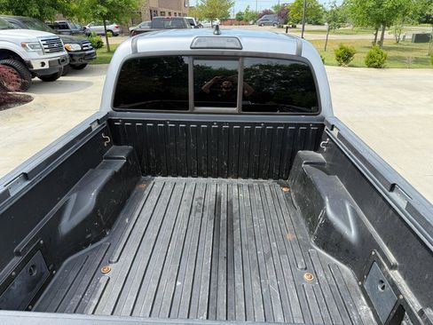 Used 2016 Toyota Tacoma Limited w/ Towing Package RWD image 7