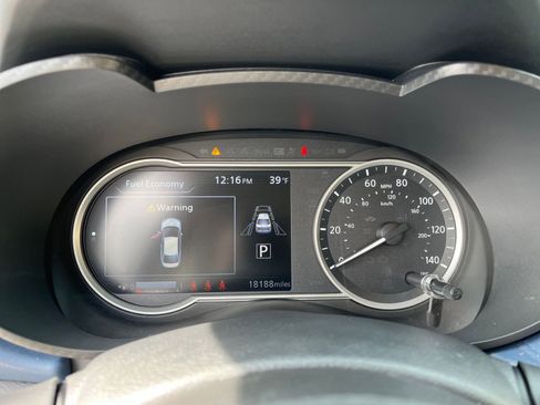 Used 2025 Nissan Versa SV image 40