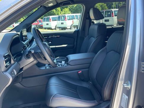 Certified 2025 Honda Pilot TrailSport image 9