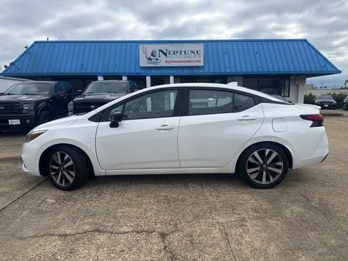 Used 2020 Nissan Versa SR w/ Convenience Package image 8