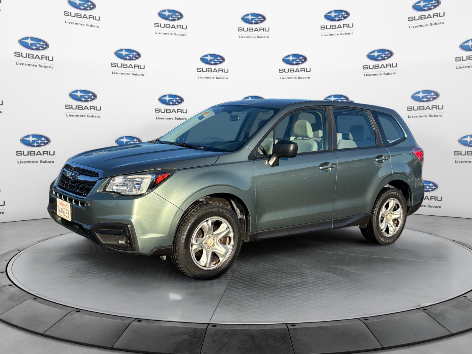 Used 2017 Subaru Forester 2.5i AWD/4WD image 2