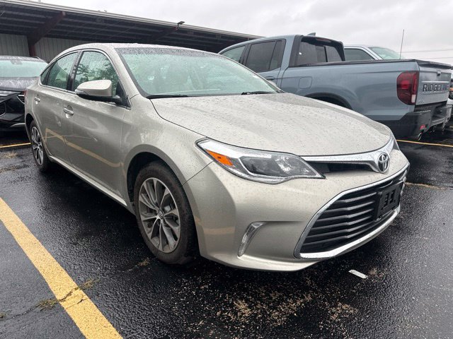 Used 2016 Toyota Avalon XLE FWD image 2