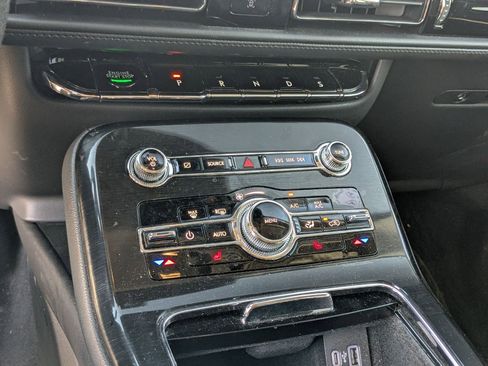 Used 2023 Lincoln Nautilus AWD w/ Premium Package image 18