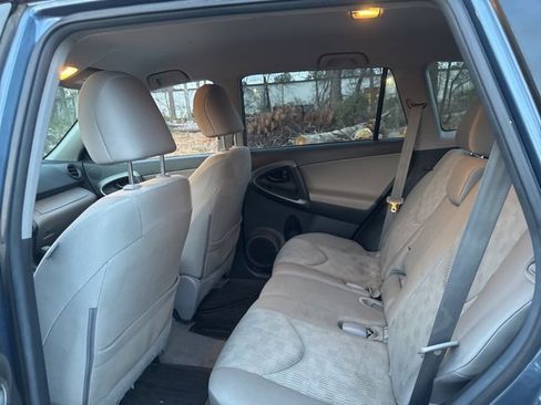 Used 2012 Toyota RAV4 FWD image 9