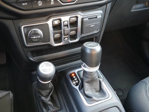 Used 2021 Jeep Gladiator Sport AWD/4WD image 13