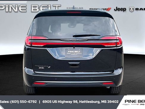 New 2026 Chrysler Pacifica Select w/ S Appearance Package image 4