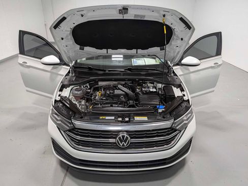 Used 2024 Volkswagen Jetta SE image 13