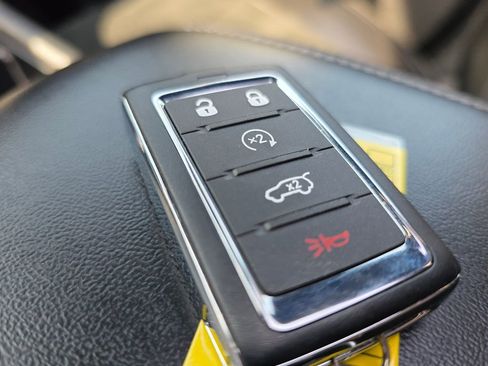 Used 2025 Jeep Grand Cherokee L Altitude image 29