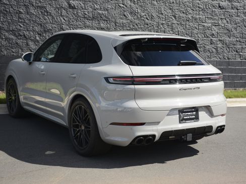 Certified 2026 Porsche Cayenne GTS AWD/4WD image 3