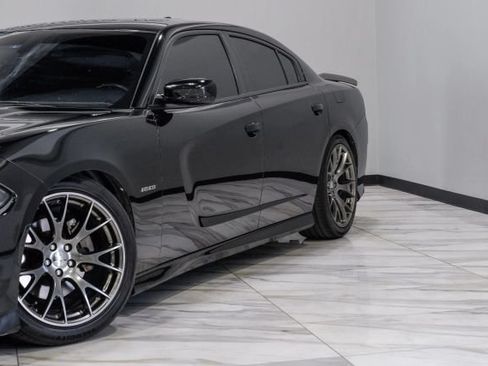 Used 2019 Dodge Charger R/T w/ Plus Group RWD image 8