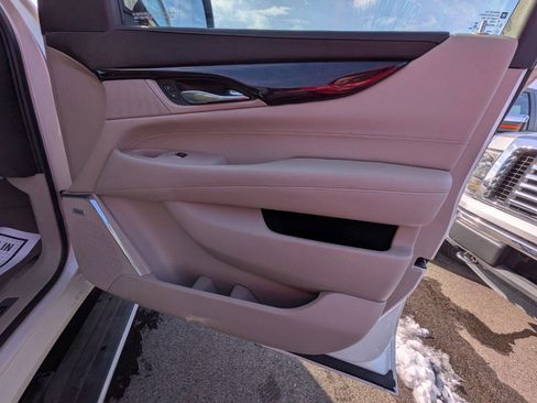 Used 2015 Cadillac Escalade Premium image 29