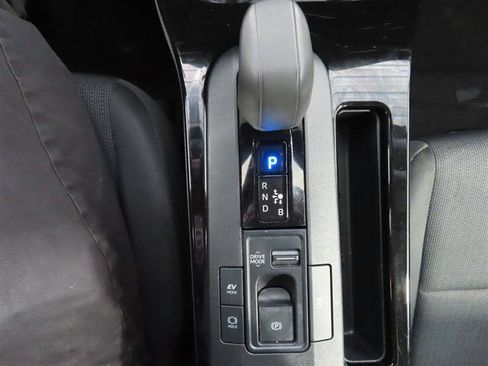 Used 2024 Toyota Prius LE FWD image 26