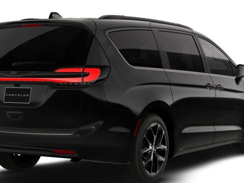 New 2026 Chrysler Pacifica Select image 2