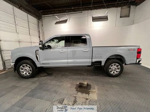 New 2026 Ford F250 4x4 Crew Cab Super Duty image 4