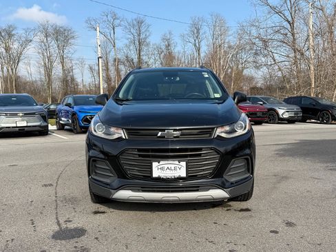Used 2020 Chevrolet Trax LT w/ Sun & Sound Package image 2