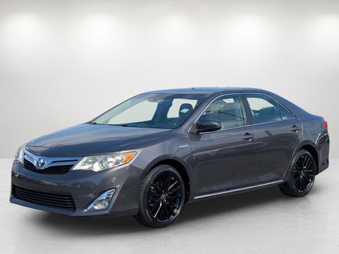 Used 2014 Toyota Camry XLE image 1