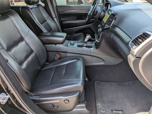 Used 2020 Jeep Grand Cherokee Limited AWD/4WD image 28