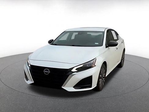 Used 2024 Nissan Altima 2.5 SV image 7