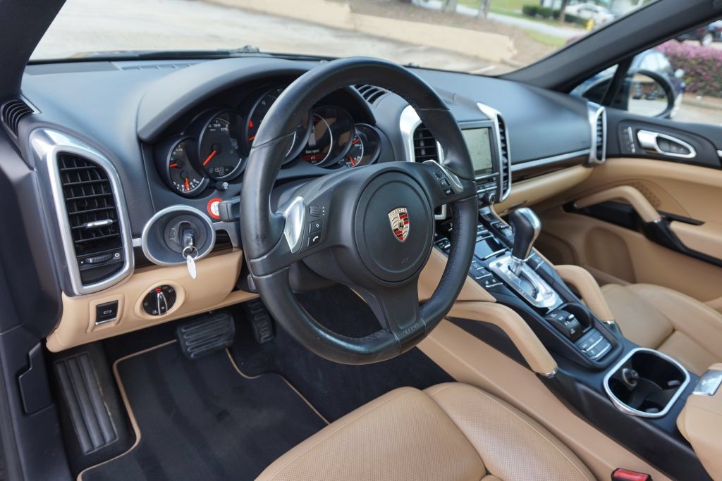 Used 2014 Porsche Cayenne Platinum Edition AWD/4WD image 16