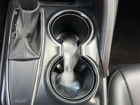 Used 2020 Toyota Camry SE image 30