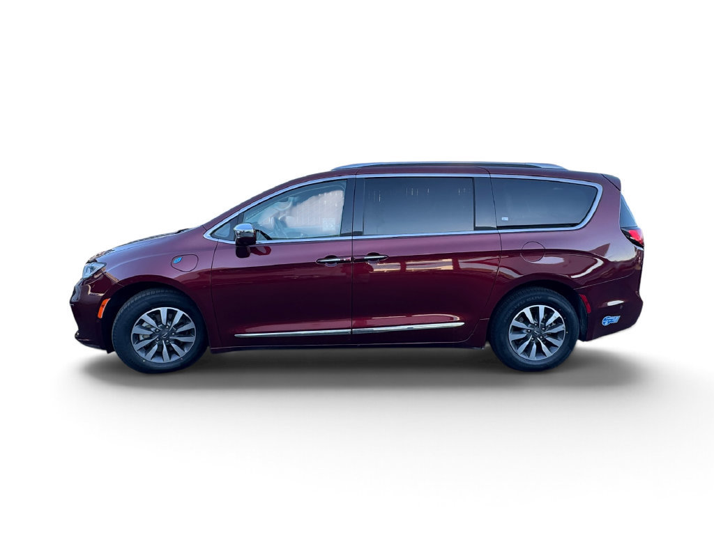Used 2021 Chrysler Pacifica Limited w/ Uconnect Theater Family Group FWD image 2