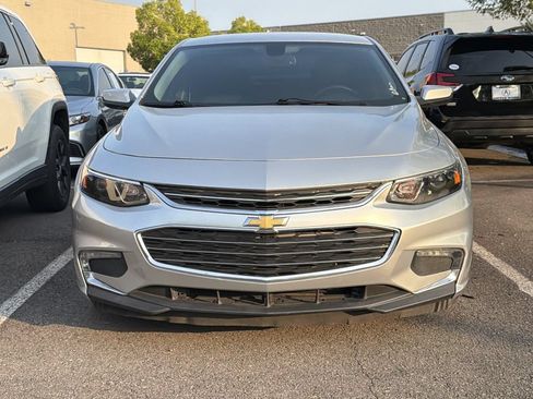 Used 2018 Chevrolet Malibu LT FWD image 2