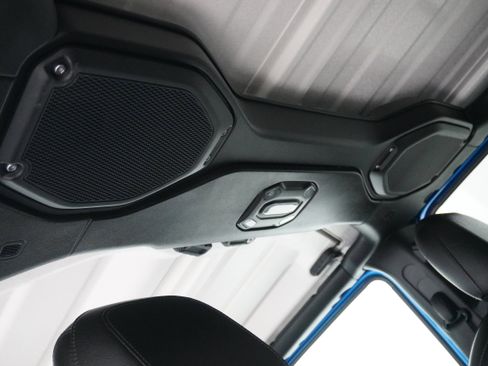 Used 2022 Jeep Wrangler Unlimited Sahara w/ Cold Weather Group image 15