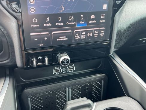 Used 2025 RAM 3500 Laramie AWD/4WD image 32