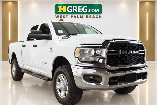 Used 2022 RAM 2500 Tradesman w/ Chrome Appearance Group AWD/4WD image 4