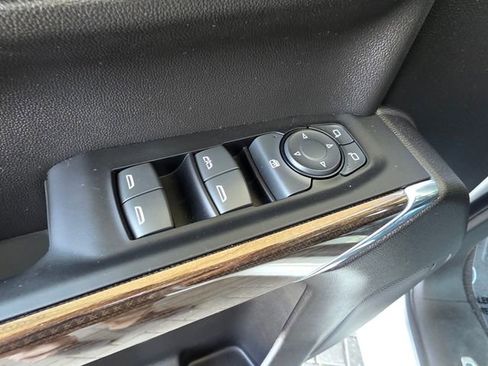 Used 2021 Chevrolet Silverado 1500 LT AWD/4WD image 19
