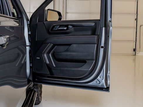 Used 2026 Chevrolet Suburban RST w/ RST Capability Package AWD/4WD image 39