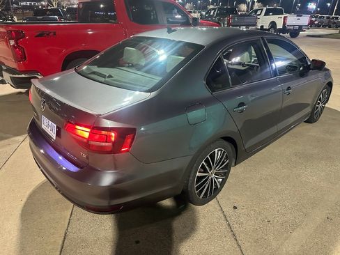 Used 2016 Volkswagen Jetta Sport image 6