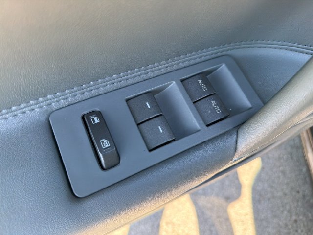 Used 2010 Lincoln MKZ FWD image 16