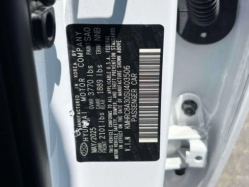 Used 2025 Hyundai Venue Limited FWD image 24