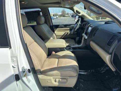 Used 2017 Toyota Sequoia SR5 w/ Premium Package image 34