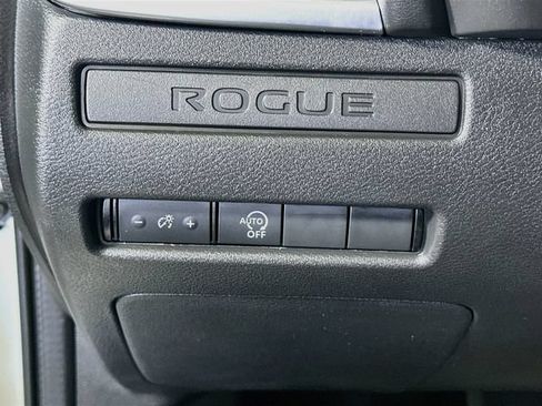 Used 2025 Nissan Rogue S FWD image 11