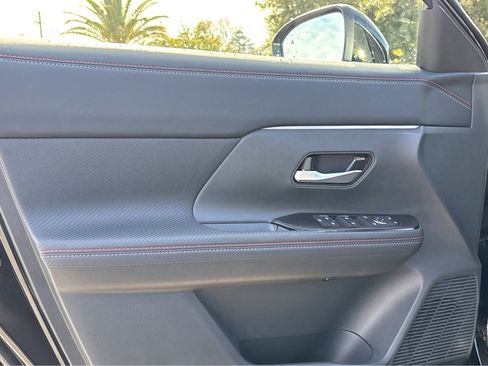 New 2026 Nissan Kicks SR w/ Cold Weather Package image 18