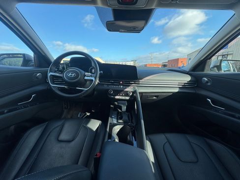 Used 2025 Hyundai Elantra Limited image 35